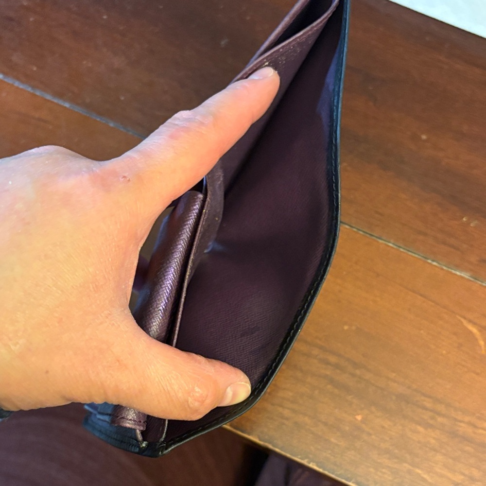 Louis Vuitton Black Epi Leather bifold Wallet - Picture 5 of 7